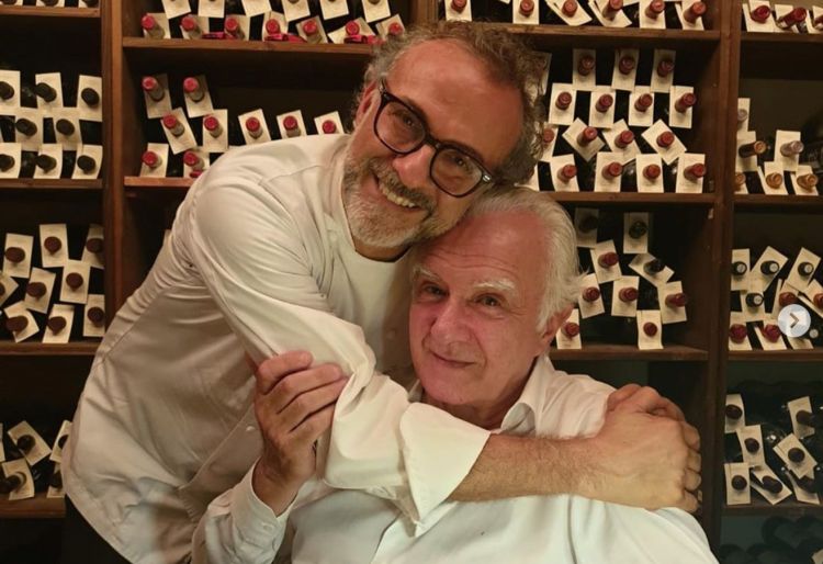 Bottura has just received a visit from Alain Ducasse, his old maestro: «What a pity», the French chef said «that the dishes in this menu can be tasted only by a few dozen people each day» (photo instagram)
