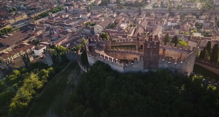Una bella panoramica di Soave dall'alto