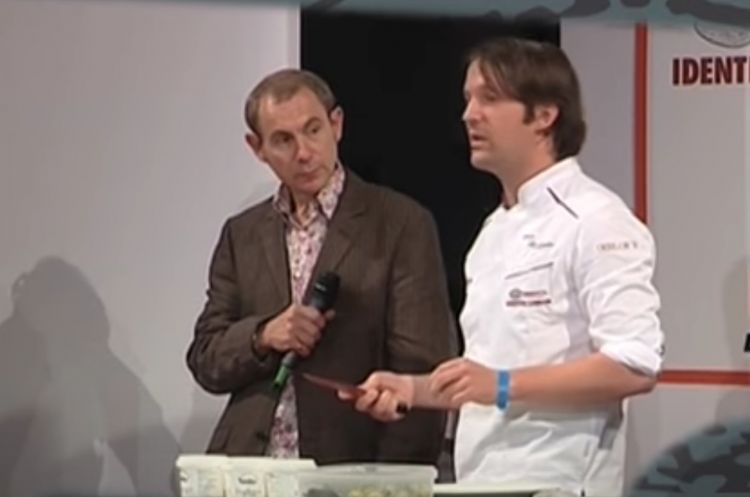 Rene Redzepi sul palco di Identità London, nel 2009. L'anno precedente fu Miglior Chef internazionale per la Guida di Identità Golose

