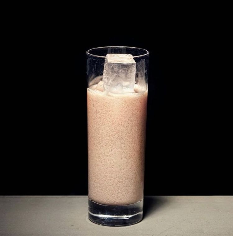 Latte di Nocciola e Mirtilli: uno dei drink analcolici della proposta Shake
