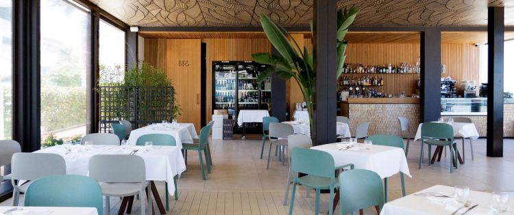 L'interno del ristorante Koko Beach&Restaurant a Cupra Marittima in provincia di Ascoli Piceno
