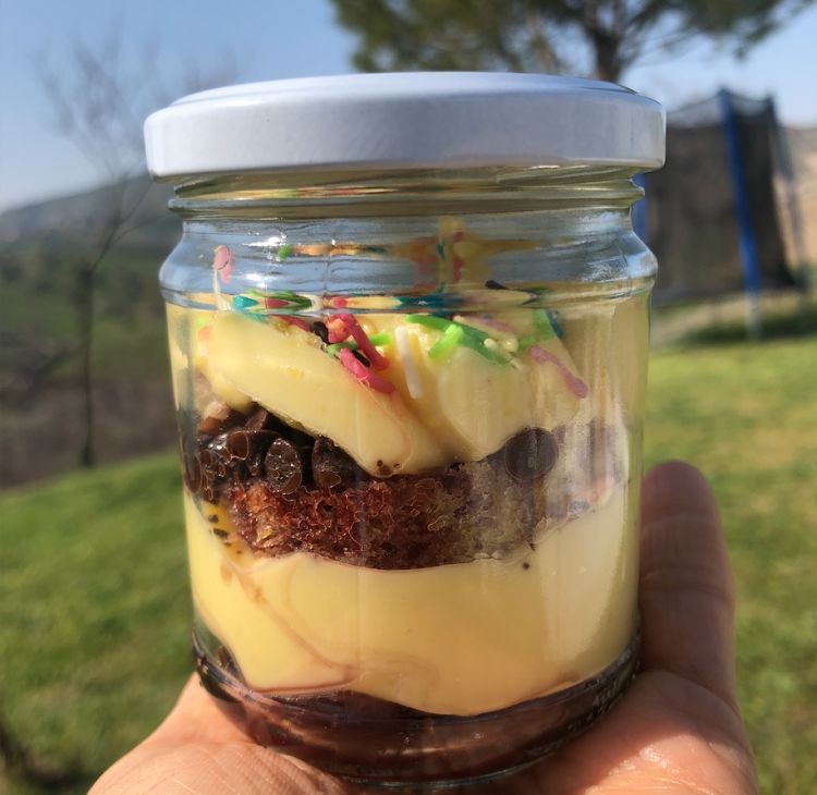 Pizza dolce in a jar
