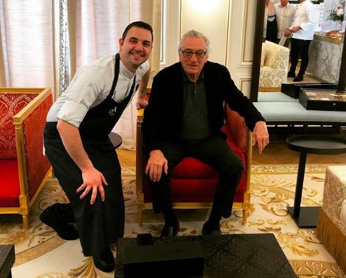There’s a long tradition of Italian sous chefs at Mirazur. Now Donato Russo (here in the photo with Robert De Niro when he dined in Menton) shines now: born in 1992 in Solofra, in Irpinia, he attended catering school in Avellino and then worked for many years in France. He’s with Colagreco since 2017, now as his right arm
