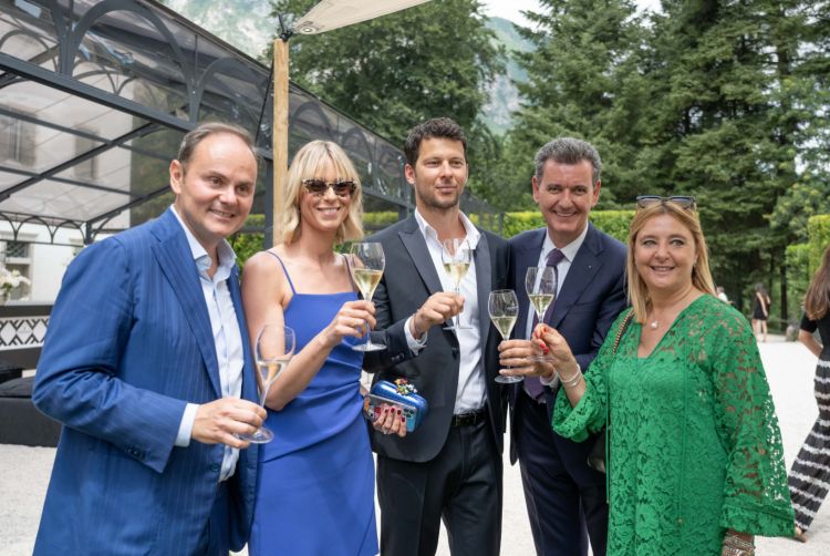 Matteo Lunelli, Federica Pellegrini con Matteo Giunta, Marcello Lunelli e la moglie Roberta 
