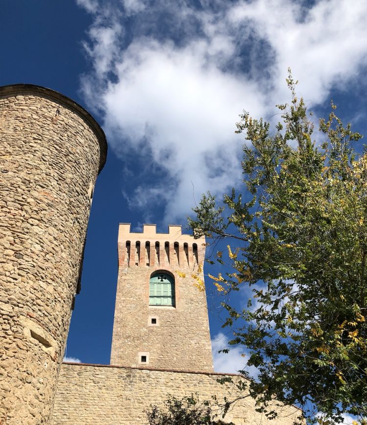 Il Castello di Montecuccolo, frazione di Pavullo nel Frignano, sfondo di una splendida giornata all'insegna del gusto autentico, di un mangiare semplice, estremamente confortante e sostazioso
