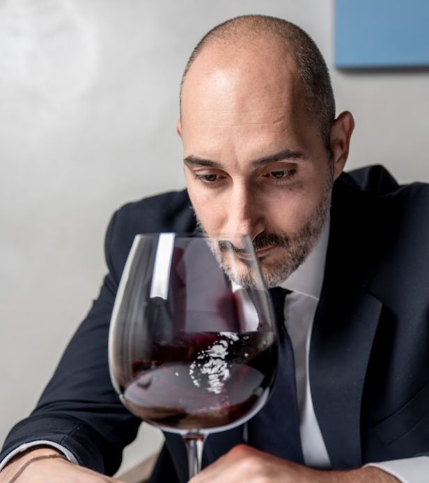 Oltre a essere sommelier, Sinesi da qualche anno è anche produttore dei suoi vini Impressioni