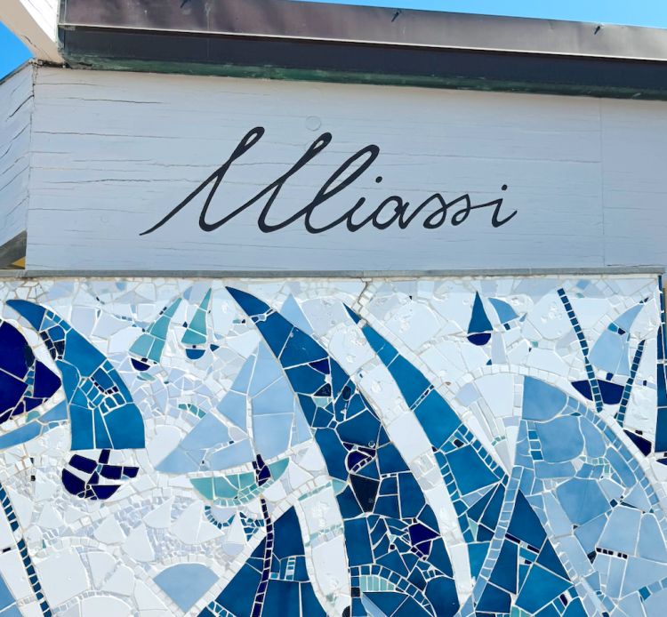 L'iconica insegna del ristorante Uliassi, tre 