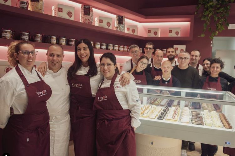 Il team di Virgola, capitanato da Nicola Di Lena, secondo da sinistra