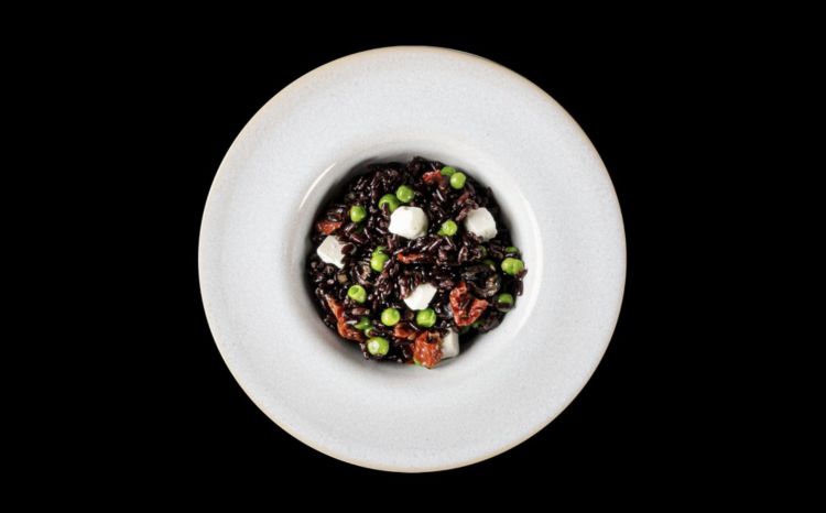 Fit Feta: riso nero con feta, pomodori secchi e olive taggiasche