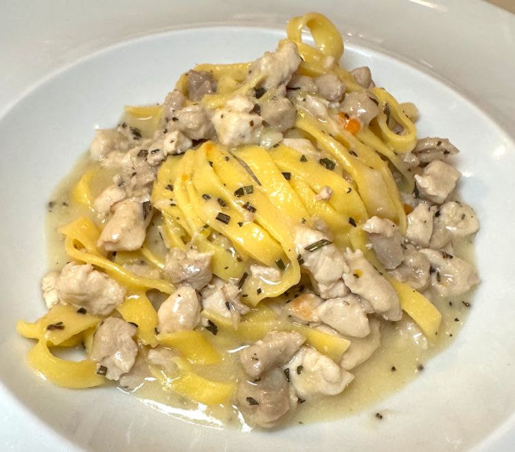 Tagliatelle al ragù di galletto