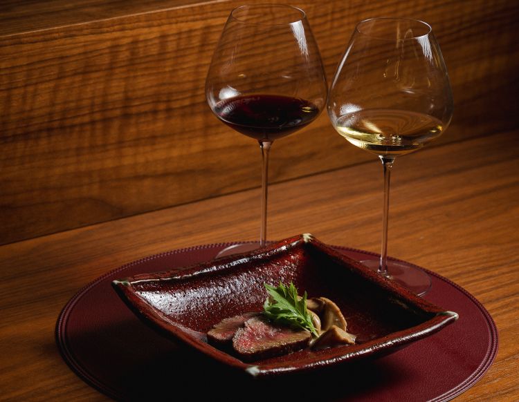 Tagliata di wagyu giapponese con funghi cardoncelli e salsa ponzu al wasabi
