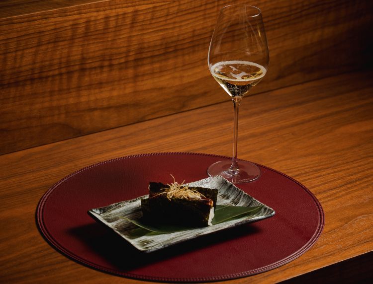 Temaki di anguilla, purea di avocado e pepe sancho
