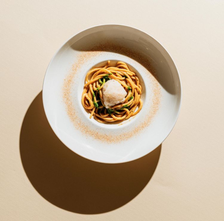 Spaghettone Benedetto Cavalieri, scampi e sabbia
