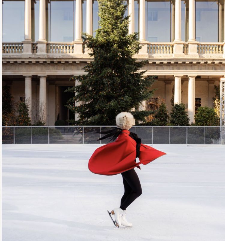 La pista di pattinaggio di The Gift: Portrait of a Winter’s Tale. Pattinare aiuta la Fondazione Mente, che sostiene bambini e ragazzi con disturbi del neurosviluppo