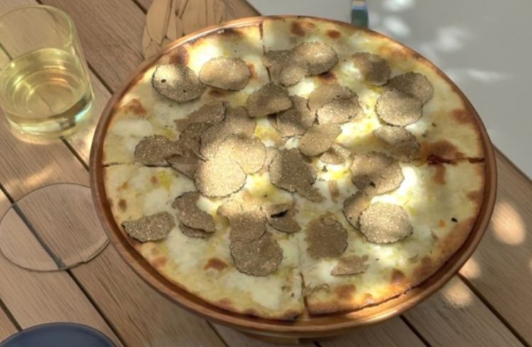 Tartufo: pizza H2O sottile e croccante