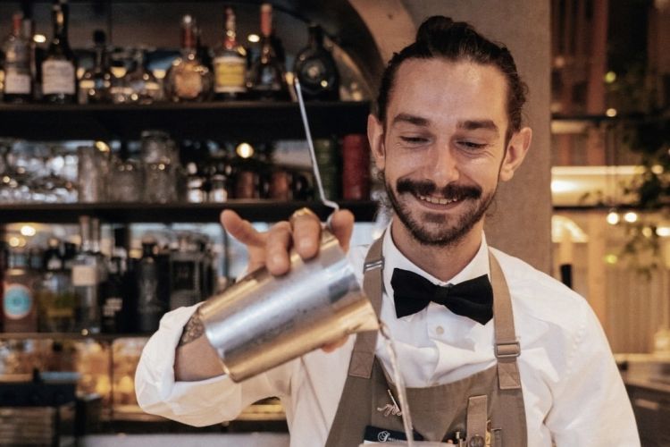 Andreas Pan, bolzanese classe 1997, &egrave; il bartender che firma la drink list del Bar Vitae
