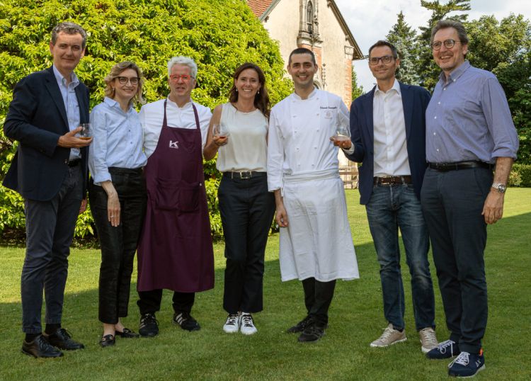 Il progetto: la famiglia Lunelli con Ernst Knam, lo chef della Locanda Margon Edoardo Fumagalli e il mastro distillatore Mirko Scarabello
