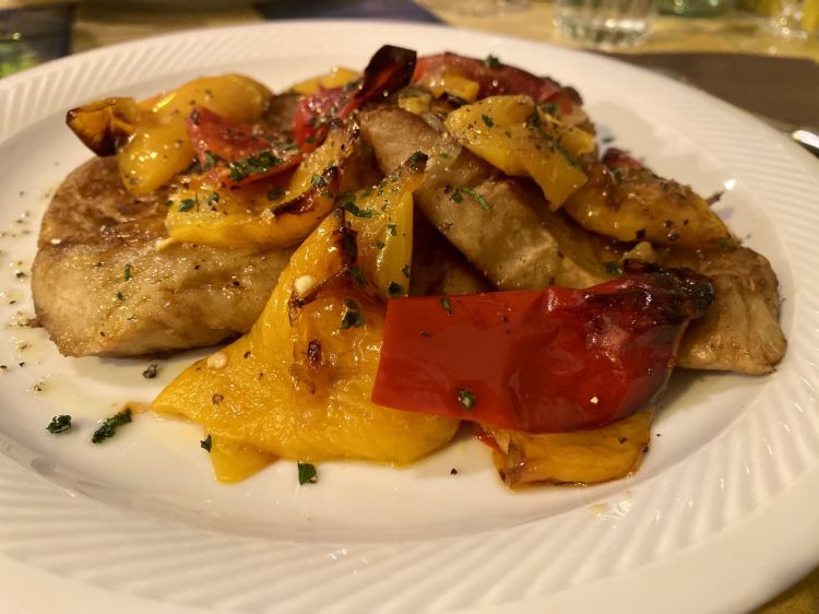 Seitan autoprodotto con peperoni da Osteria Veggente