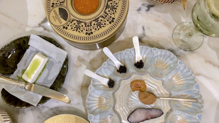 Selezione di caviali e uova di pesce, piatto iconico del nenu Storico firmato Dacosta al Deessa
