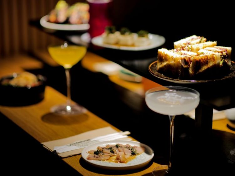Il cibo non è pensato come accompagnamento obbligato ai cocktail, né la drink list come un’aggiunta alla cena. Le due parti procedono insieme