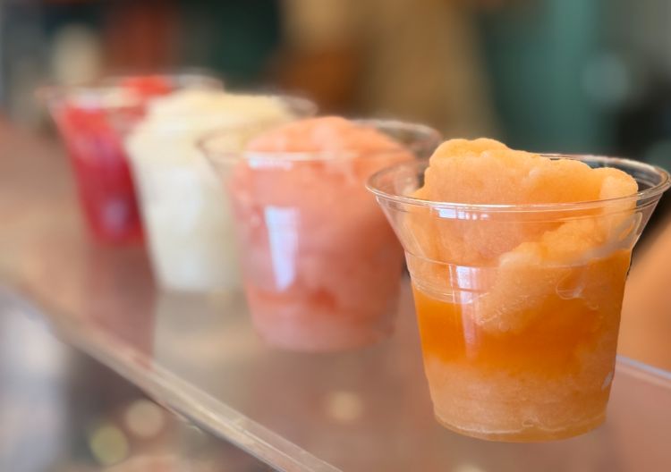 Gelati, sorbetti, ma anche granite nel repertorio di Ele Gelati, per un totale di 20 gusti... e altrettante storie
