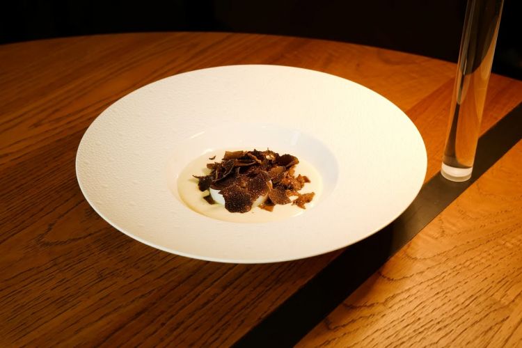 Uovo, funghi, tartufo nero pregiato al ristorante SerraSole
