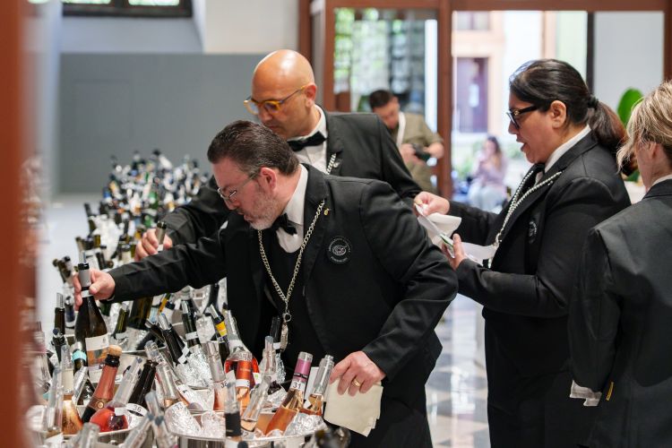 Il servizio dei vini: presentate 1.000 etichette da 400 produttori
