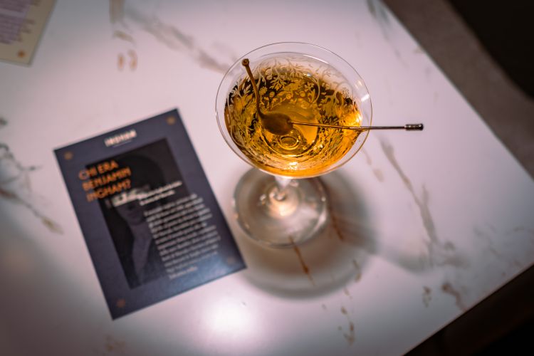 Il Sicilian Martini è diventato il drink iconico ed è stato protagonista del primo evento di presentazione di Ingham Marsala, grazie alla maestria del Bar Manager di Giardino Cordusio, Daniel Jonathan Selby.