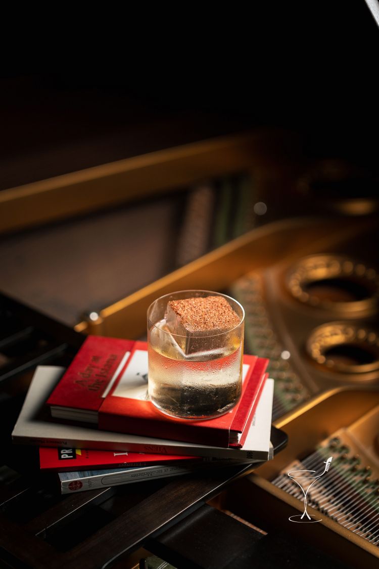La Biblioteca del Nolinski è uno dei bar d'hotel da scoprire all'interno della selezione della Venice Cocktail Week, insieme al suo signature cocktail