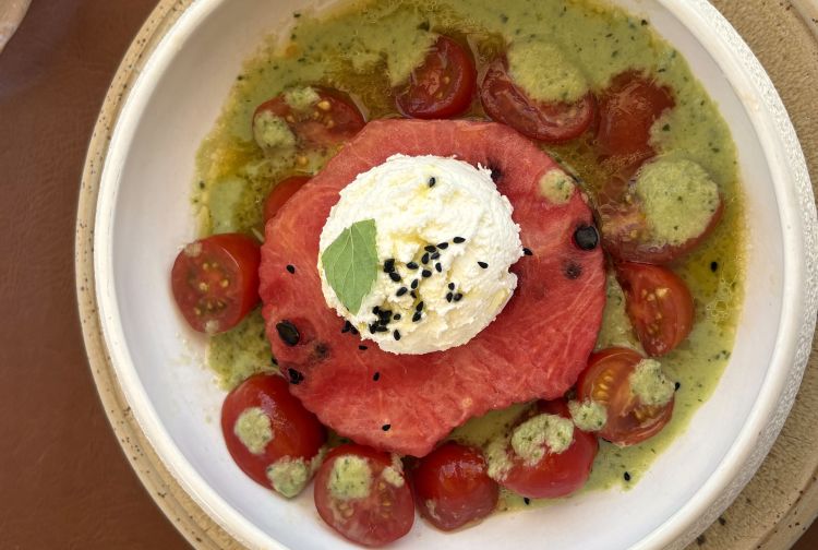 La variante d'insalata greca di Sirocco Taverna