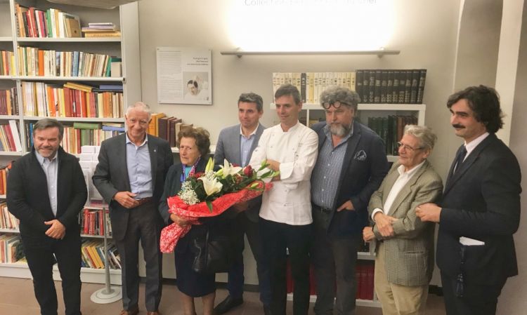 Da sinistra: Michel Troisgros, il Presidente di ALMA Enzo Malanca, Lucia Cavanna, il Direttore Generale di ALMA Andrea Sinigaglia, il Direttore Didattico Matteo Berti, il membro del Comitato Scientifico Andrea Grignaffini, Marino Marini e il docente di Storia e cultura della gastronomia e della cucina italiana Luca Govoni
