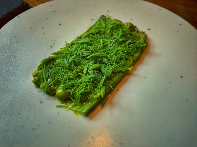 Asparagus, cream of pistachio, pine shoots