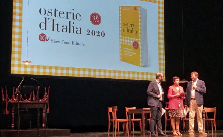 Bolasco e Signoroni sul palco del Piccolo Teatro Strehler di Milano, insieme a Francesca Romana Barberini, che ha condotto la presentazione
