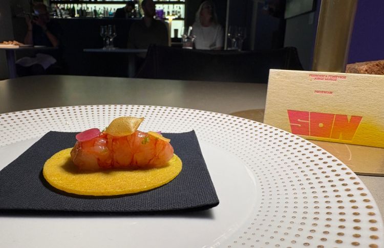 Gli altri piatti del menu presentato a Milano: Gambero amazzonico - Crêpe di Mishkina, gel al ponzu, maionese acevichada di cavolfiore