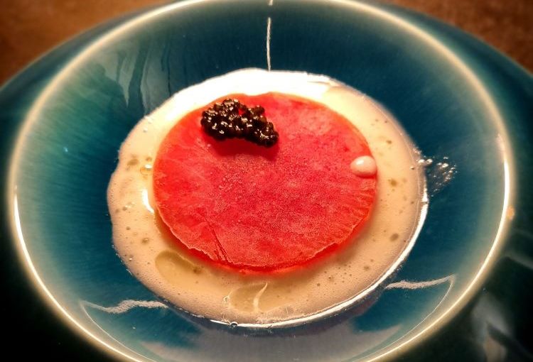 Sorbetto agli agrumi, sorbetto all’anguria, mandorle, latte di mandorla e caviale
