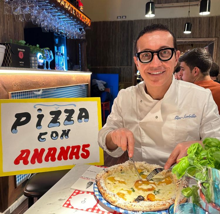 Gino Sorbillo e l'ananas della discordia: «La maggior parte di chi ha criticato la mia pizza non l'ha neppure assaggiata. Sta andandando forte. Chi me la ordina? Le persone curiose come me»