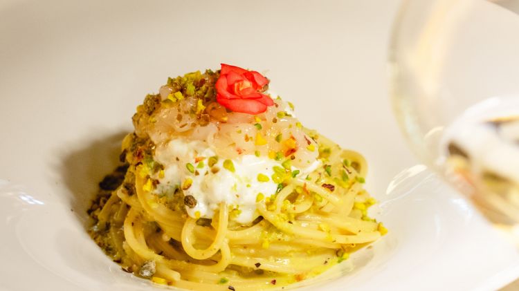 Spaghetti alla chitarra cacio pepe e scampi