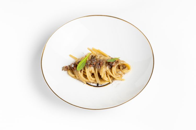 Spaghetto burro, alici e tè affumicato