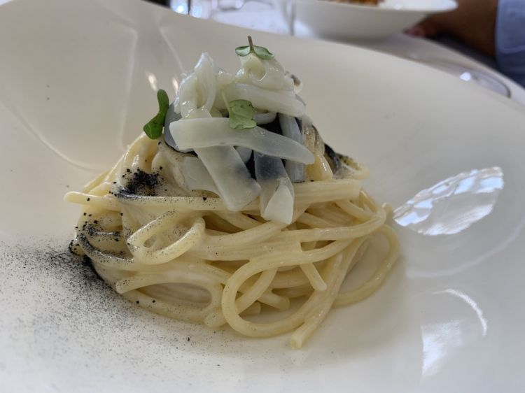 Spaghetto al bianco e nero di seppia
