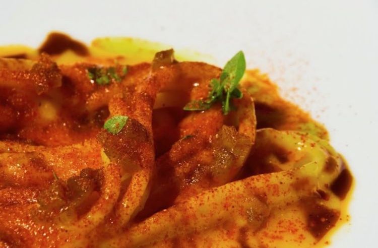 Lo Spago 646 km, con pomodoro e peperone crusco Igp. Nato dal ricordo preciso della cucina di nonna Carmela