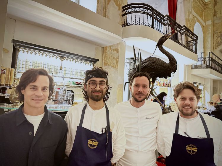 Da sinistra: il sommelier Andrea Lanzillo, il sous chef Domenico Cerrone, lo chef Marco Ambrosino e il pastry Federico Andreini
