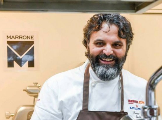 Marco Stabile dell'Ora d'Aria di Firenze, fresco reduce dalle cucine di Identità Expo (nella foto di Brambilla/Serrani), cucinerà un Risotto coi sapori del barbecue