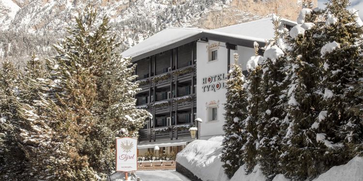 L'hotel Tyrol innevato
