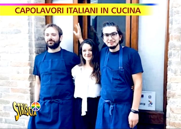 I tre protagonisti del ristorante di Carlo Sebastiani: lui è il primo a sinistra, al centro la sua compagna, e responsabile della sala, Alice Vannicola, a destra Maicol Pasquali, sous chef
