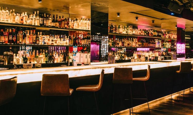 Parte del bancone di Subastor, cocktail bar, avenida Juscelino Kubitschek 2041