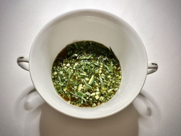 Insalata di cicorie, olio alle noci, brodo di verdure fermentate metodo Solera
