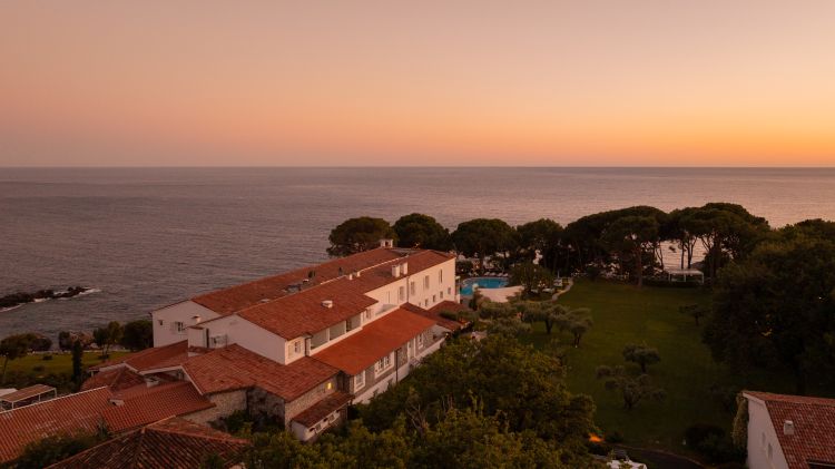 La magia dell'hotel Santa Venere al tramonto, 