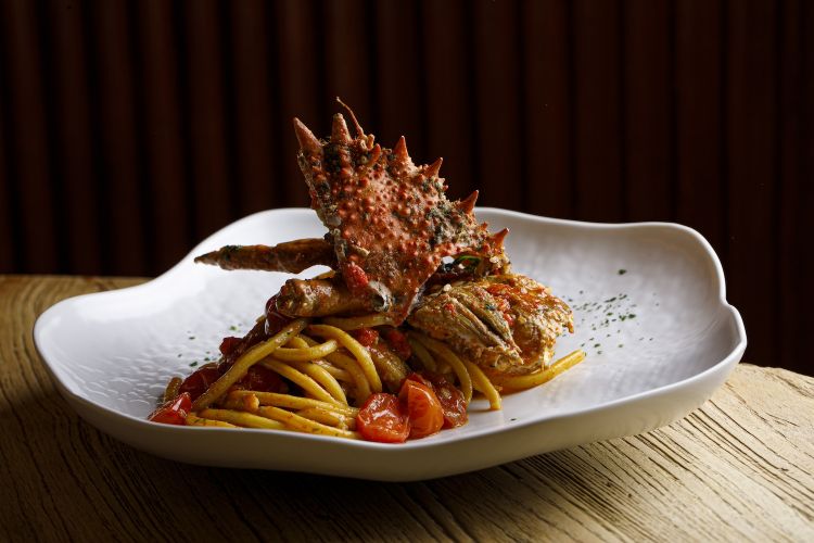 Tagliolini fatti in casa con aragosta: una delle p