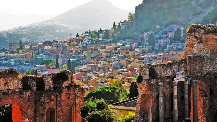 Una vista di Taormina in una foto di Luca Volpi
