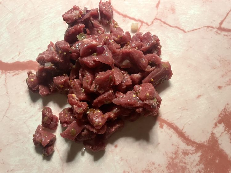 Tartare di filetto di manzo maturato in cera d’api